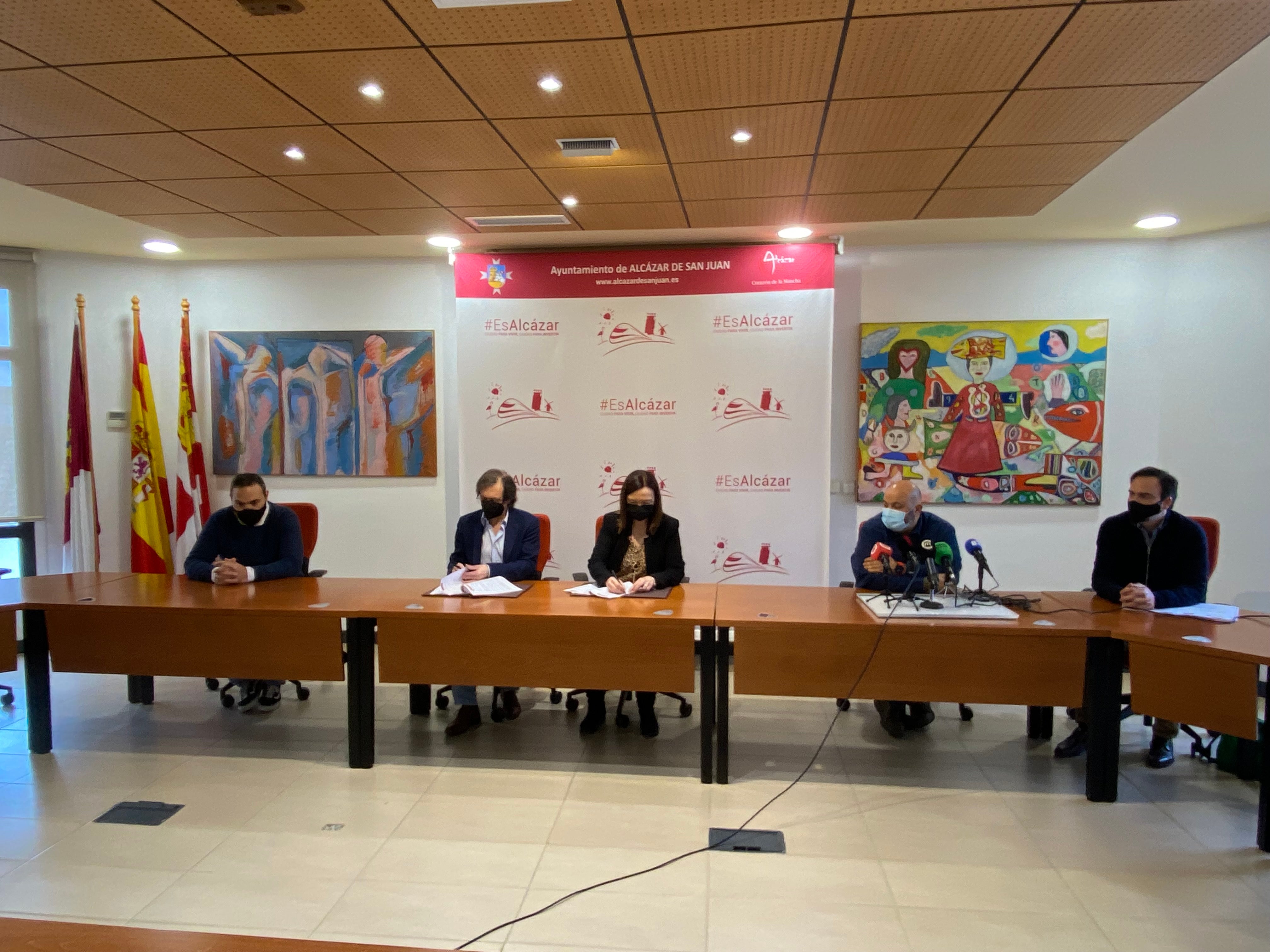 El ayuntamiento de Alcázar firma un convenio con la Universidad de Castilla-La Mancha El ayuntamiento de Alcázar firma un convenio con la Universidad de Castilla-La Mancha