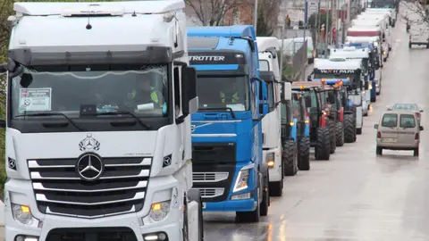 Imagen marcha lenta camioneros en La Solana Imagen marcha lenta camioneros en La Solana