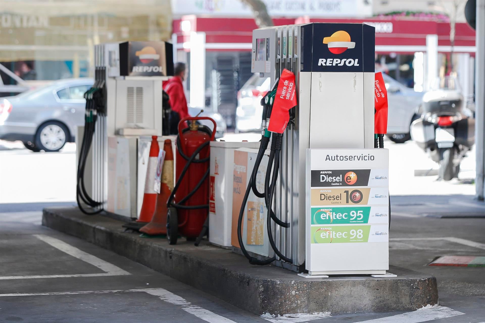 ¿Cómo y cuándo se aplica el descuento al echar gasolina? Incertidumbre en las gasolineras por la nueva medida ¿Cómo y cuándo se aplica el descuento al echar gasolina? Incertidumbre en las gasolineras por la nueva medida