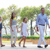 La Familia Real en una visita en el Palacio de Marivent.