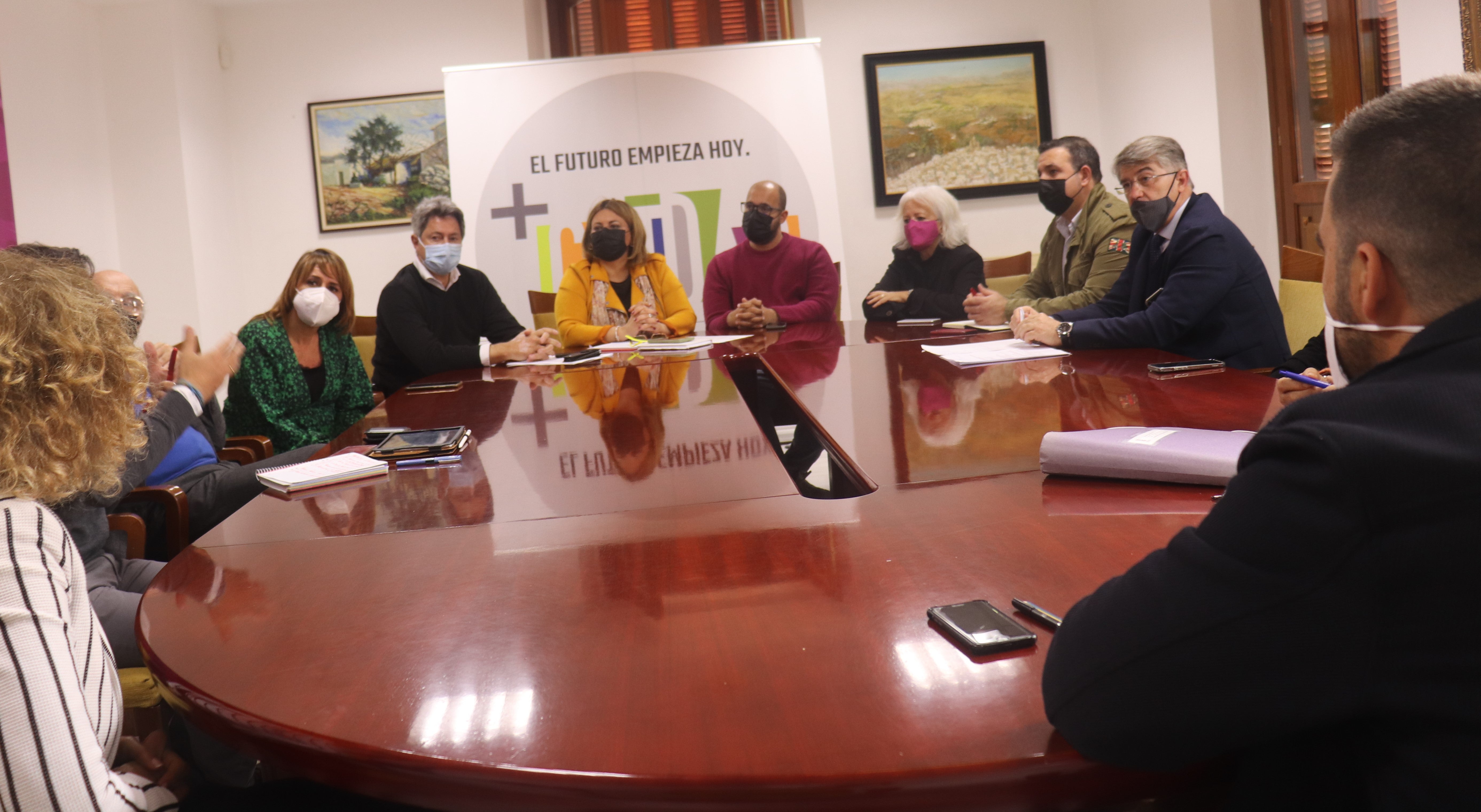 Ayuntamiento y empresarios de Tres Caminos afrontan proyectos en común para el futuro Ayuntamiento y empresarios de Tres Caminos afrontan proyectos en común para el futuro