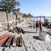 Foto de archivo de obras en las playas de Marbella