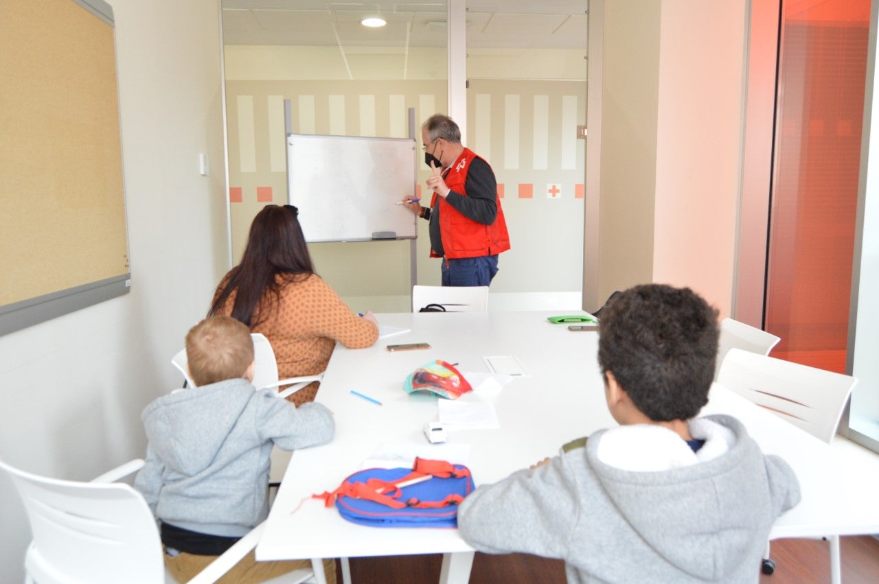Cruz Roja reactiva a 150 voluntarios en la provincia para atender a población ucraniana Cruz Roja reactiva a 150 voluntarios en la provincia para atender a población ucraniana