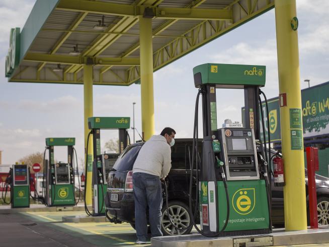 Confusión y colas en las gasolineras Confusión y colas en las gasolineras