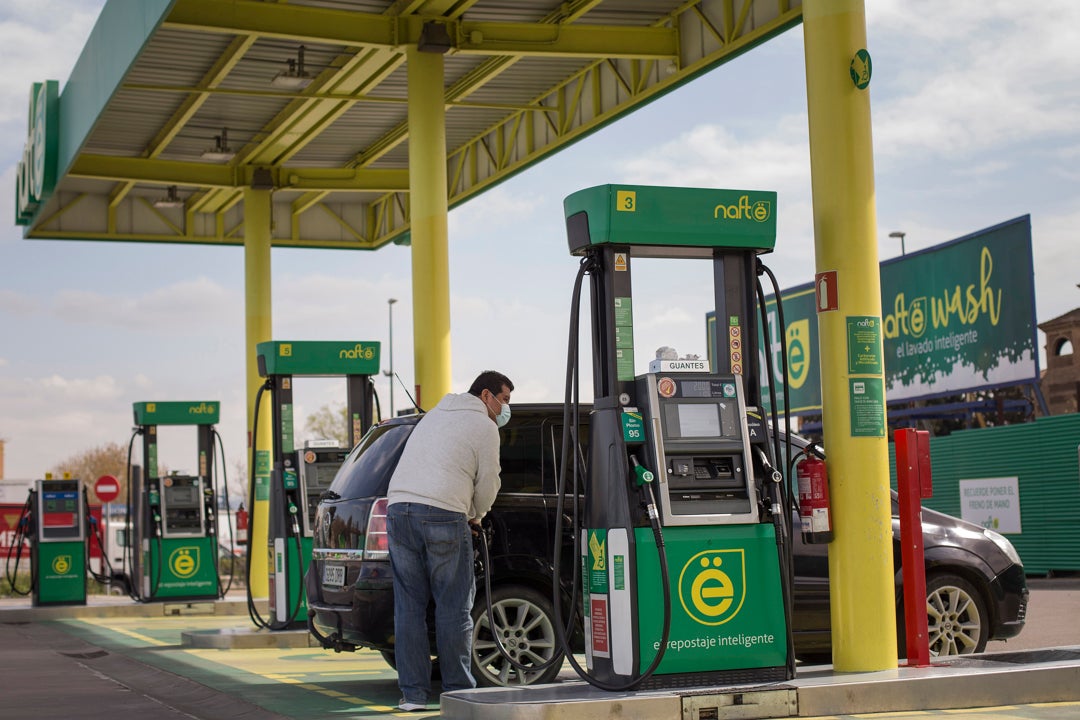 Entra en vigor la reducción de 20 céntimos en el precio del carburante entre quejas de las gasolineras por el caos en el procedimiento Entra en vigor la reducción de 20 céntimos en el precio del carburante entre quejas de las gasolineras por el caos en el procedimiento