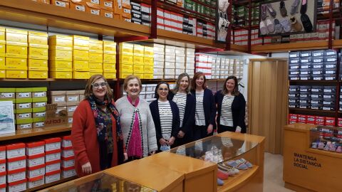 Plantilla de la Zapatiller&iacute;a Llaneza (Gij&oacute;n)