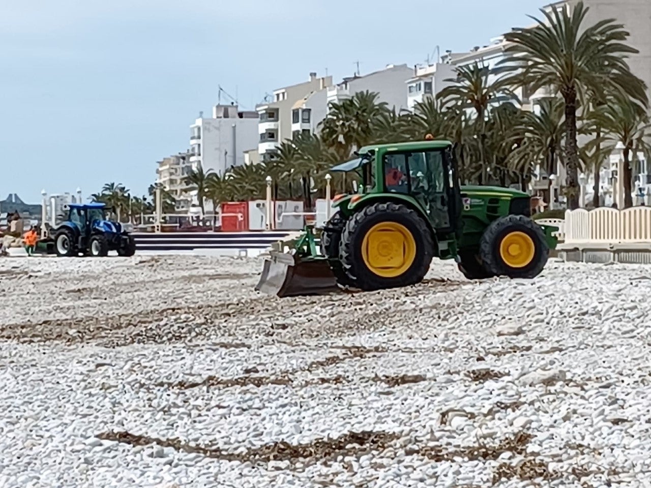 La Pública de Altea recupera la playa del Espigó y el Puente de Sogay, dañados por las lluvias La Pública de Altea recupera la playa del Espigó y el Puente de Sogay, dañados por las lluvias
