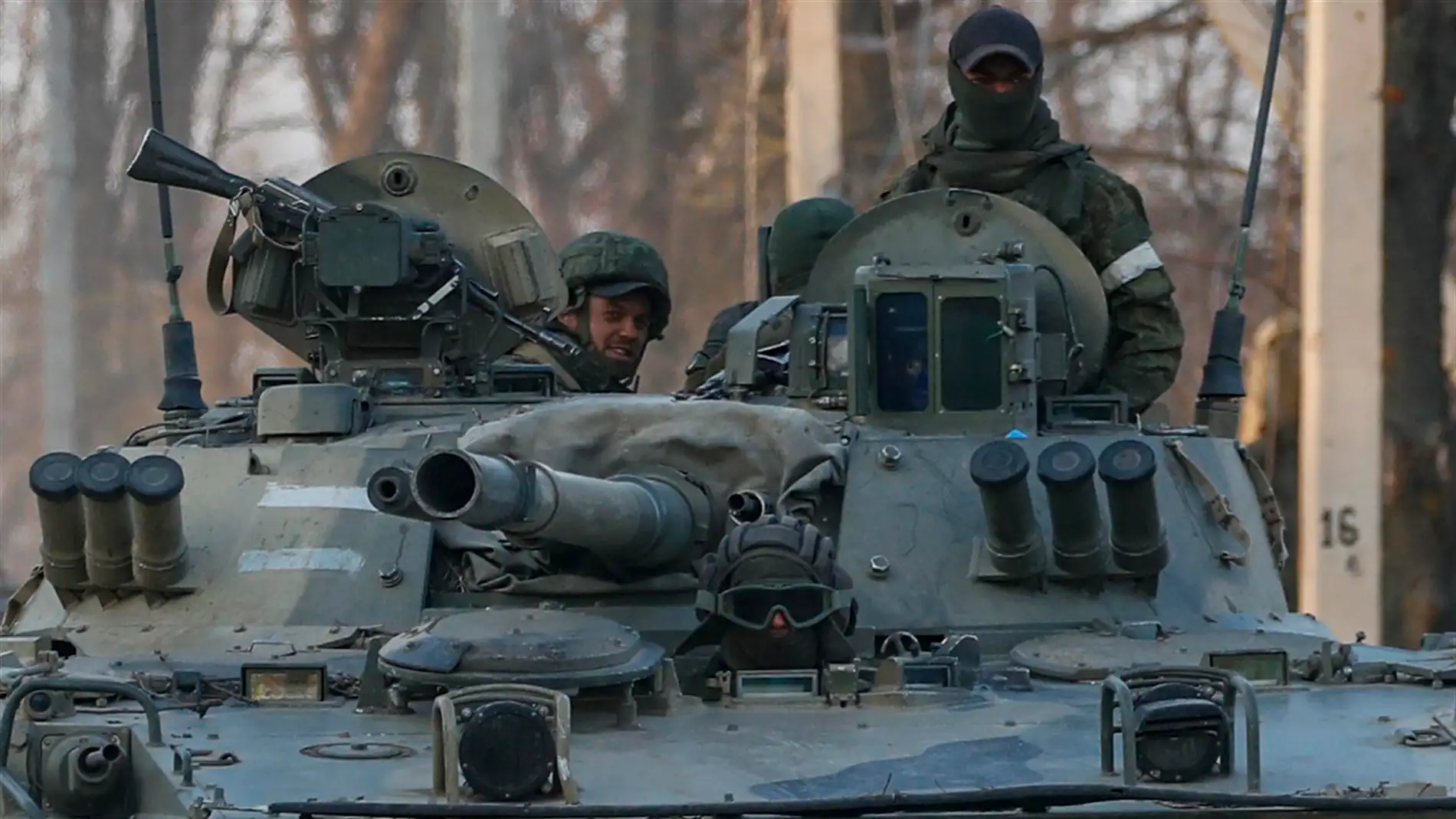 Militares en un tanque | EFE/ Sergei Ilnitsky