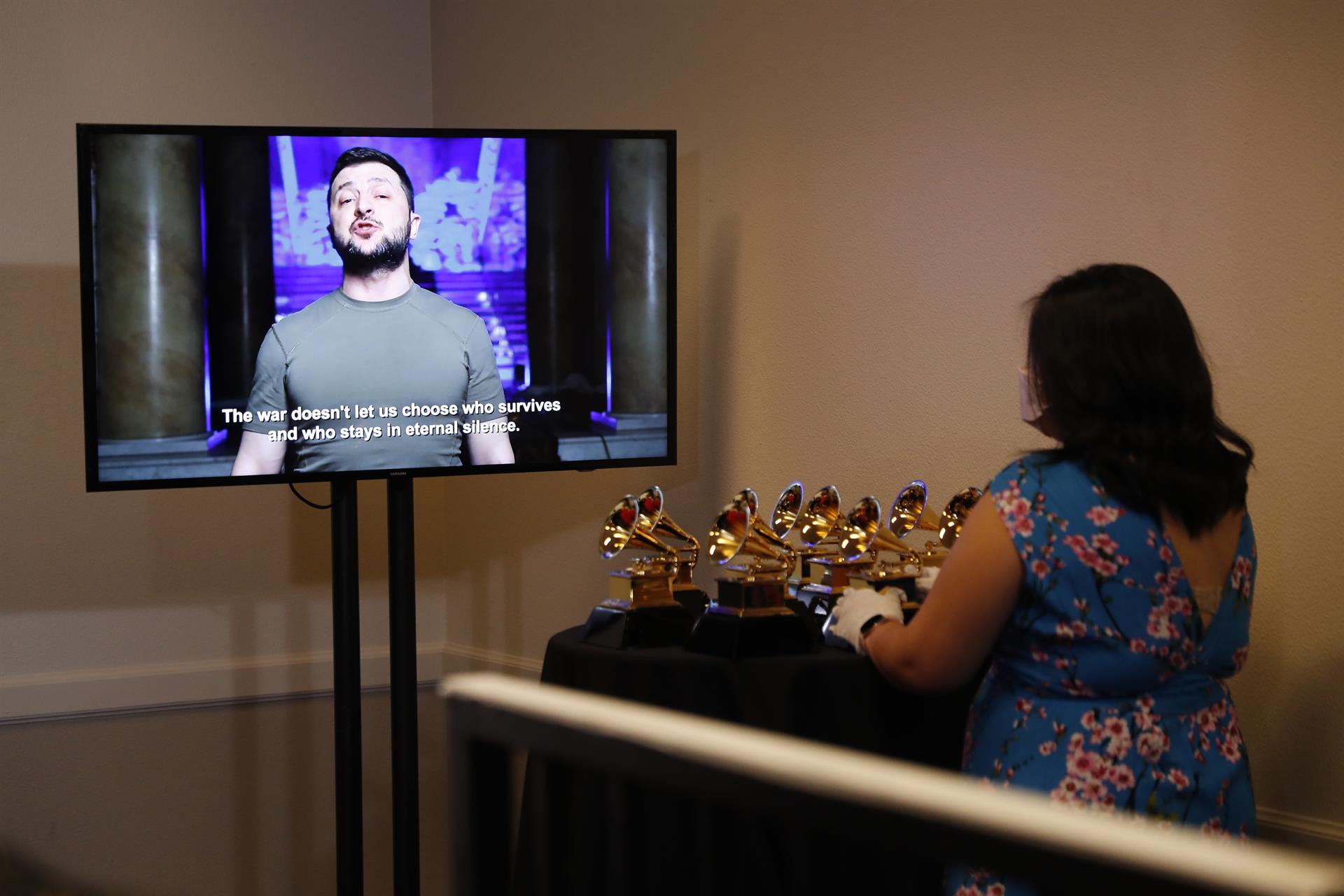 Zelenski comparece por sorpresa en los Grammy: "Cuenten la verdad en sus letras, redes o televisión, pero nunca guarden silencio" Zelenski comparece por sorpresa en los Grammy: "Cuenten la verdad en sus letras, redes o televisión, pero nunca guarden silencio"