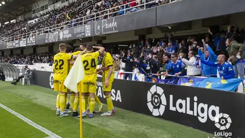 Los jugadores del Oviedo festejan el 0-1 en Cartagena Los jugadores del Oviedo festejan el 0-1 en Cartagena
