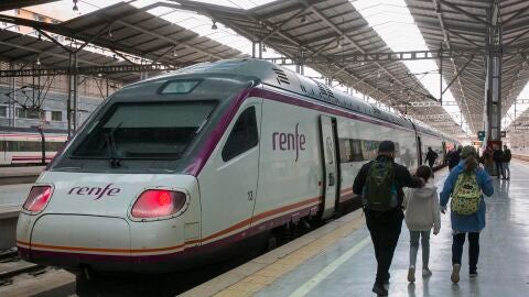 Primer tren directo entre M&aacute;laga y Granada: precio y tiempo del trayecto 
