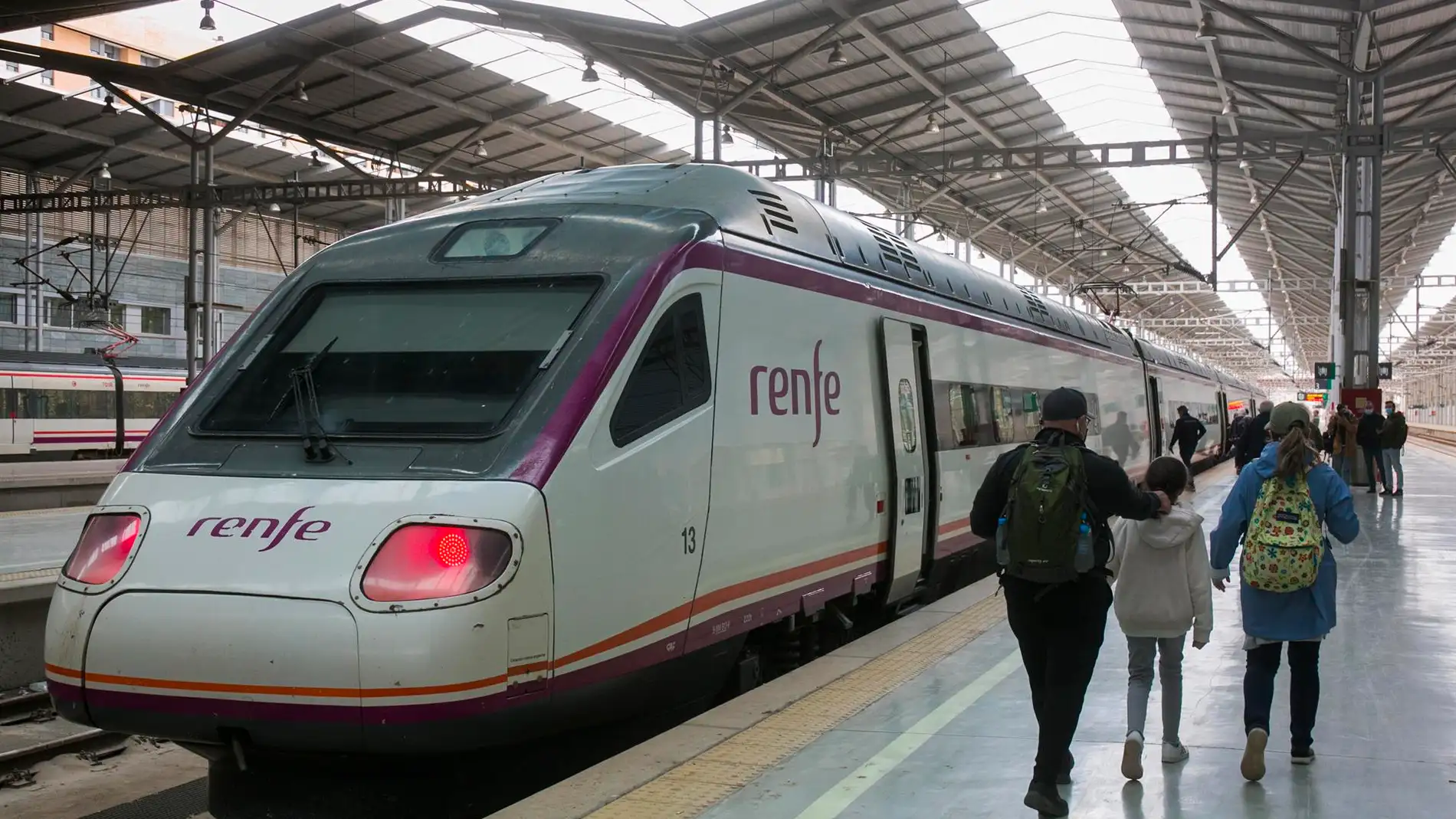 Primer tren directo entre Málaga y Granada: precio y tiempo del trayecto 