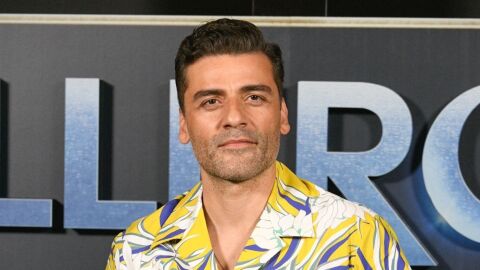 El actor Oscar Isaac posa ante el photocall de la serie 'Caballero Luna' durante su visita a Madrid