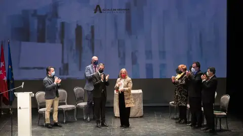 El Hospital Príncipe de Asturias recibe la Medalla de Oro de la ciudad de Alcalá de Henares como reconocimiento a su labor durante la pandemia El Hospital Príncipe de Asturias recibe la Medalla de Oro de la ciudad de Alcalá de Henares como reconocimiento a su labor durante la pandemia