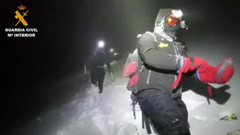 Imagen del rescate realizado por la Guardia Civil en San Emiliano (León). Imagen del rescate realizado por la Guardia Civil en San Emiliano (León).