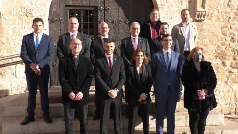 Pregonera junto a autoridades