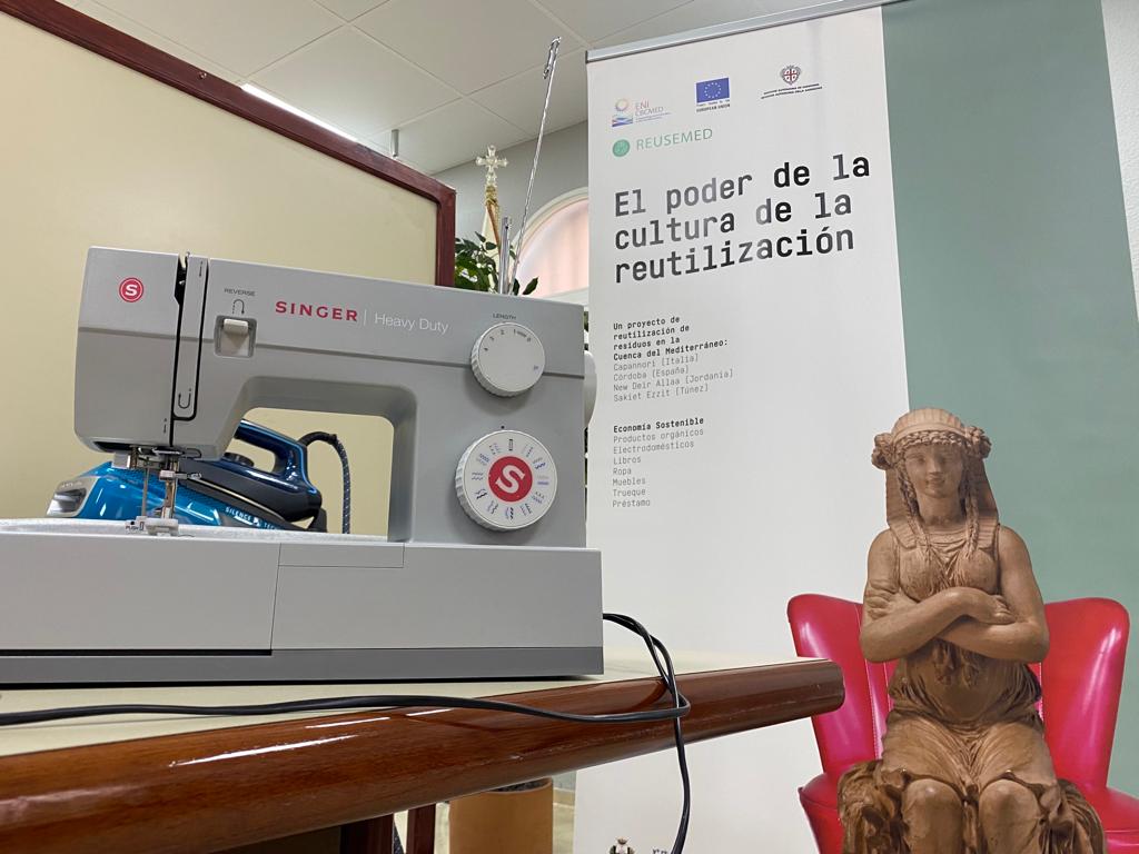 Cáritas y SADECO colaboran para promocionar el reciclaje de ropa Cáritas y SADECO colaboran para promocionar el reciclaje de ropa