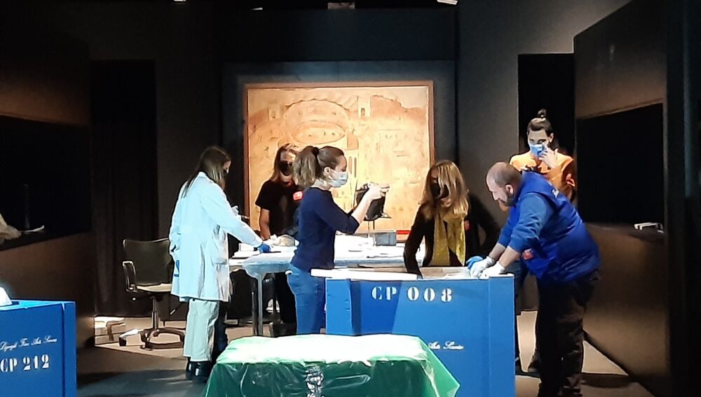 Montaje de la exposición en una de las salas del MARQ 