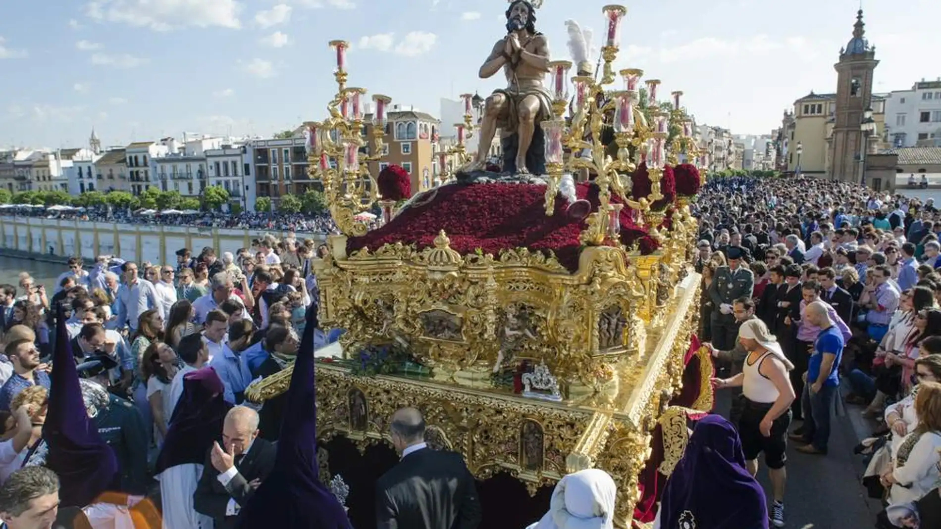 Más de Uno Sevilla realiza su programación especial de Semana Santa por el viernes de dolores