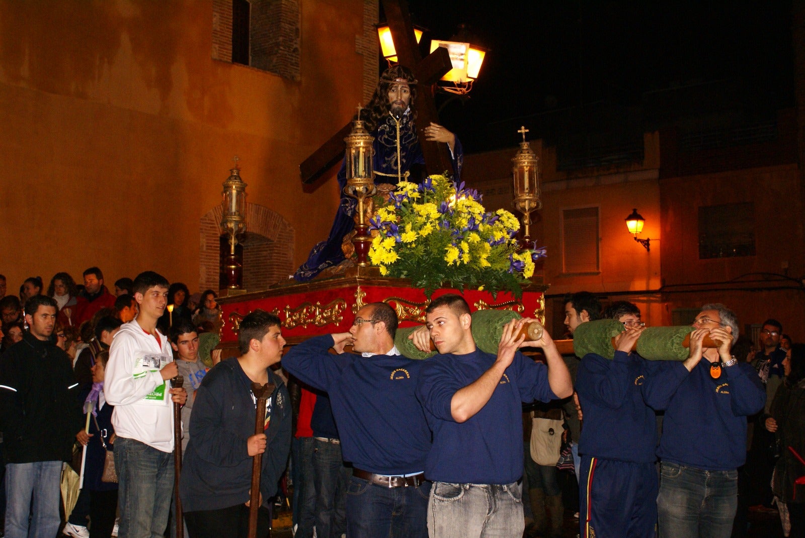 Alzira se queda un año más sin la tradicional y multitudinaria Procesión del Silencio Alzira se queda un año más sin la tradicional y multitudinaria Procesión del Silencio