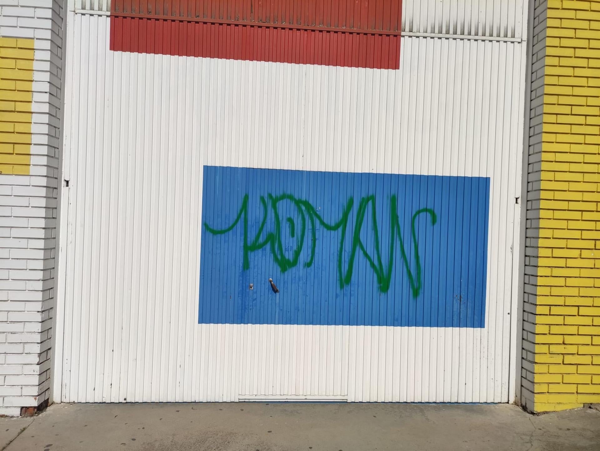 Detenidas dos personas en Mérida por realizar pintadas en una tienda y otra por usurpación de identidad Detenidas dos personas en Mérida por realizar pintadas en una tienda y otra por usurpación de identidad