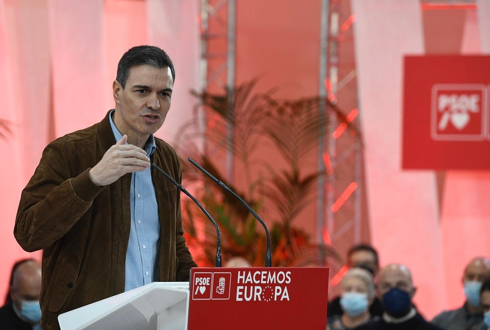 Pedro Sánchez pide al PP que "no vuelva a las andadas" y sea "implacable" contra la corrupción Pedro Sánchez pide al PP que "no vuelva a las andadas" y sea "implacable" contra la corrupción
