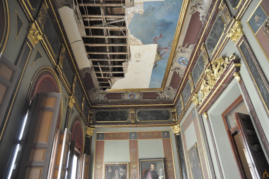 Parte del falso techo del salón de recepciones del Palacio de la Diputación de Ciudad Real se desprende y afecta al lienzo de Andrade Parte del falso techo del salón de recepciones del Palacio de la Diputación de Ciudad Real se desprende y afecta al lienzo de Andrade