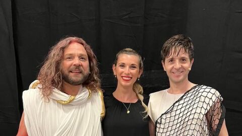 Adriana Sanz junto con dos actores de Laquima Vere