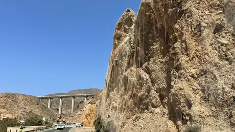 Desprendimiento de rocas de la carretera del Cañarete ONDA CERO ALMERIA