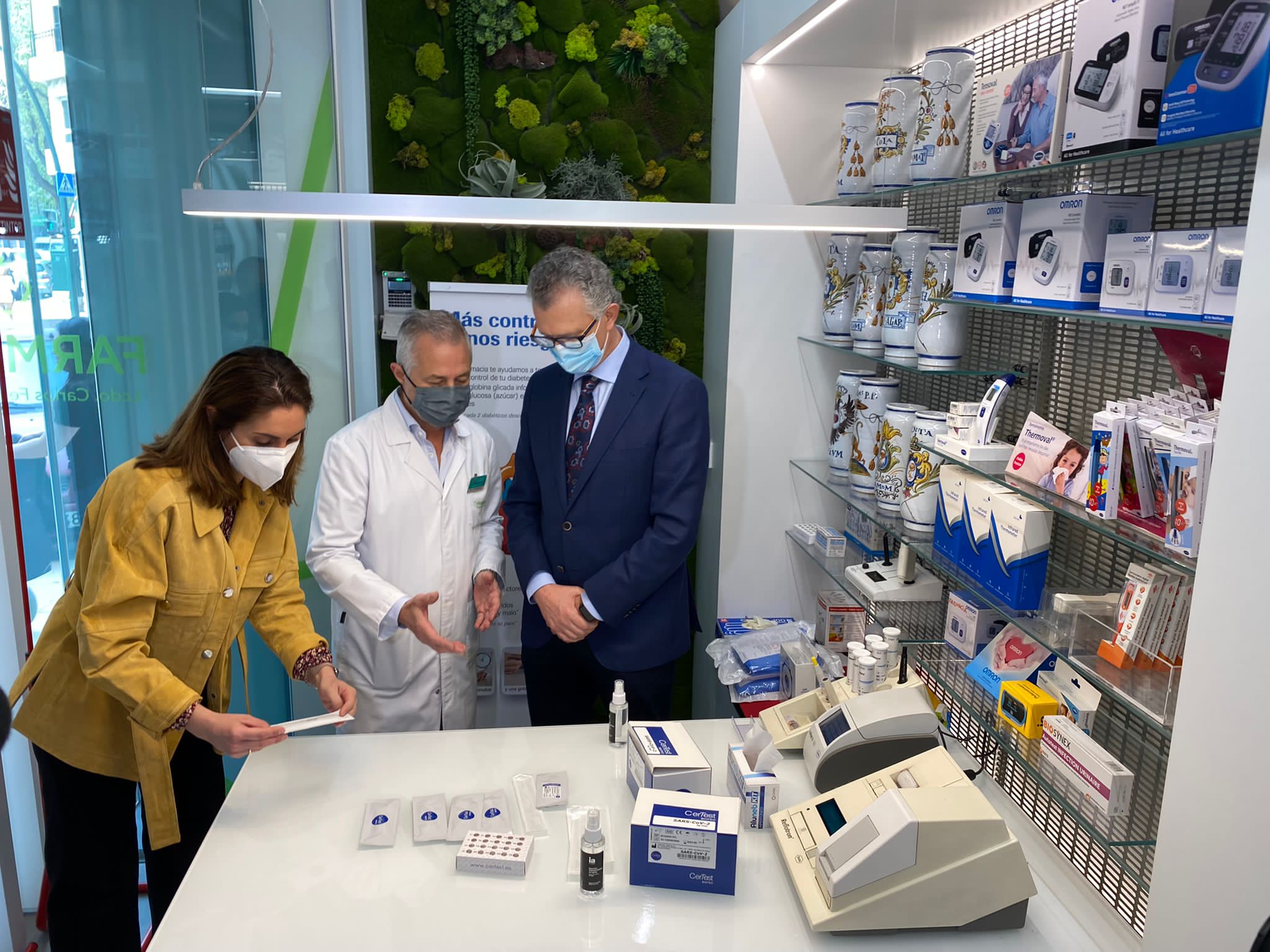 Las farmacias de la región empiezan a realizar los test profesionales de COVID-19 válidos para el certificado digital de la UE Las farmacias de la región empiezan a realizar los test profesionales de COVID-19 válidos para el certificado digital de la UE
