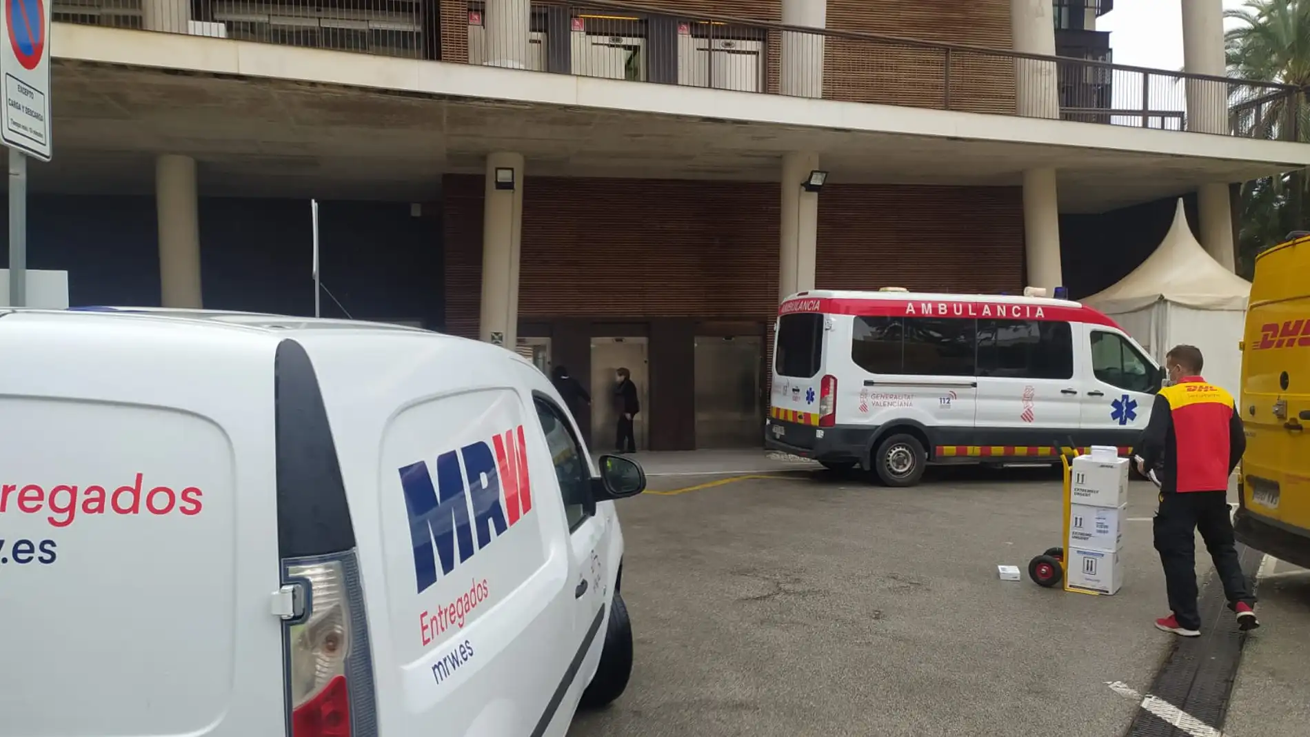 Ambulancia de Transporte Sanitario No Urgente en el Hospital General Universitario de Elche.