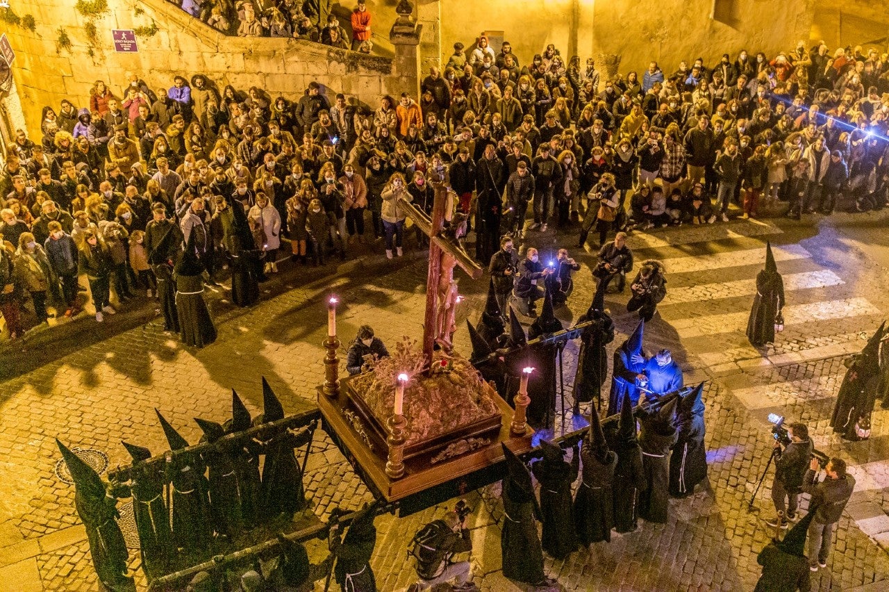 La Junta de Cofradías pide a la prensa que respete los desfiles procesionales La Junta de Cofradías pide a la prensa que respete los desfiles procesionales