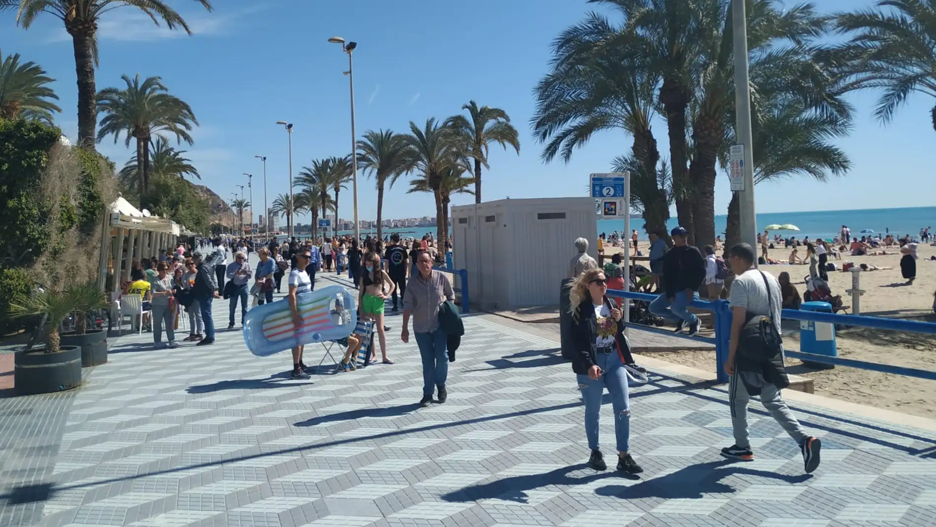 Paseo de Gómiz, junto al Postiguet de Alicante 