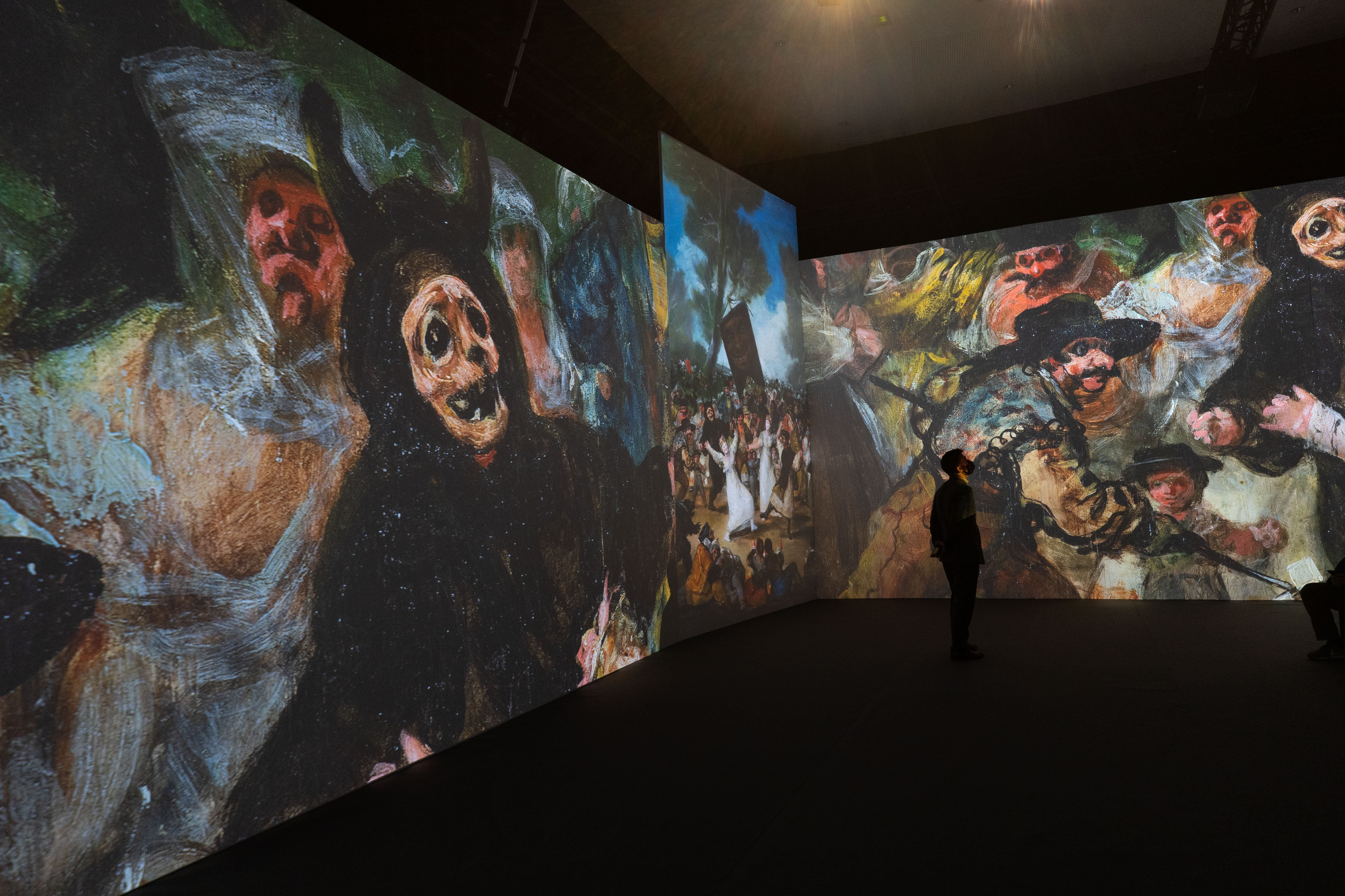 Más de mil imágenes del genial pintor envuelven al público gracias a proyectores de última generación y la música de compositores clásicos Más de mil imágenes del genial pintor envuelven al público gracias a proyectores de última generación y la música de compositores clásicos