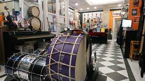 La fábrica de tambores de Calanda a pleno rendimiento La fábrica de tambores de Calanda a pleno rendimiento