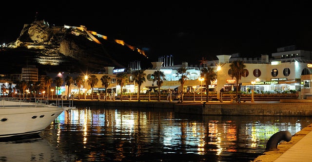 Estafan a un turista más de 10.600 euros en una zona de ocio de Alicante Estafan a un turista más de 10.600 euros en una zona de ocio de Alicante
