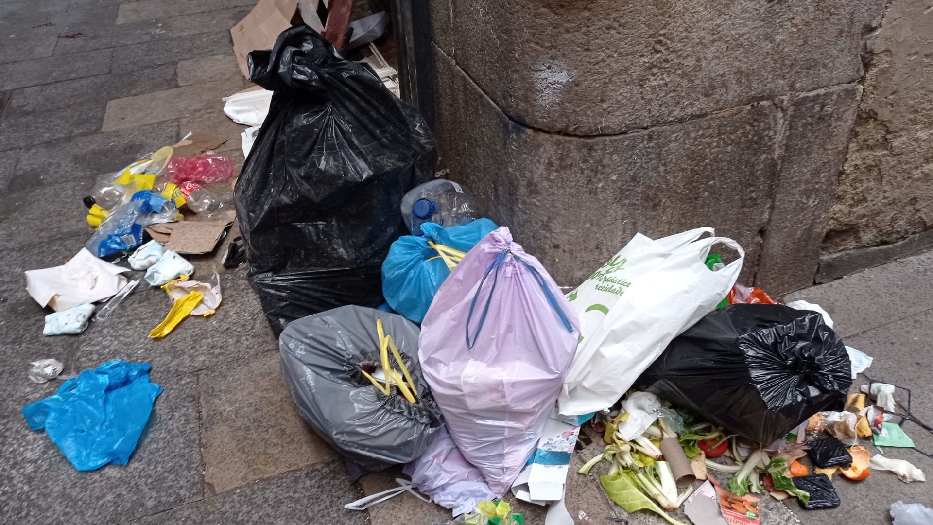 Desconvocada la vaga d'escombraries a Barcelona Desconvocada la vaga d'escombraries a Barcelona