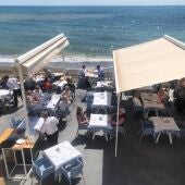 Los restaurantes de playa de Marbella ya notan la llegada de turistas