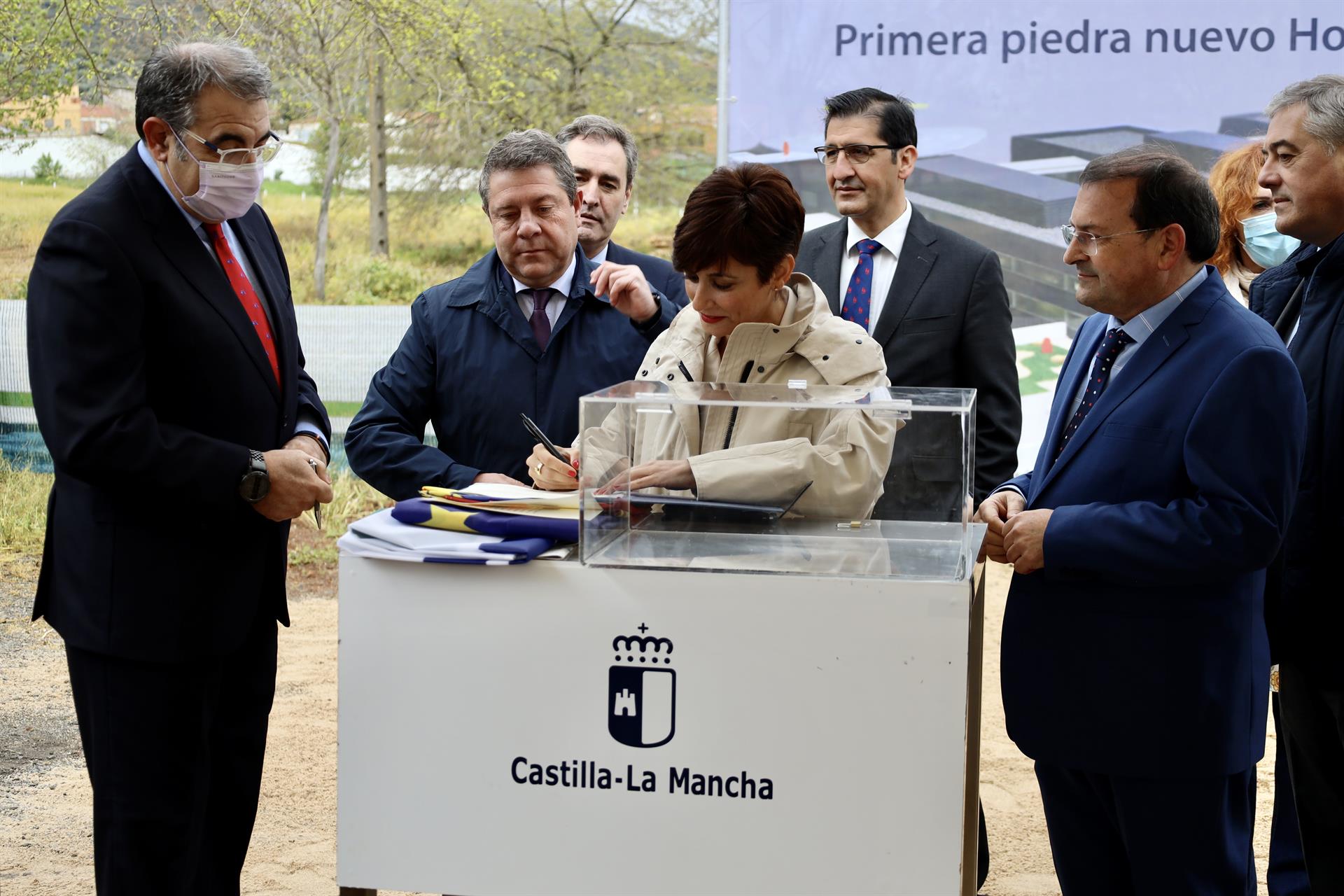 Isabel Rodríguez y García-Page ponen la primera piedra del nuevo Hospital de Puertollano Isabel Rodríguez y García-Page ponen la primera piedra del nuevo Hospital de Puertollano