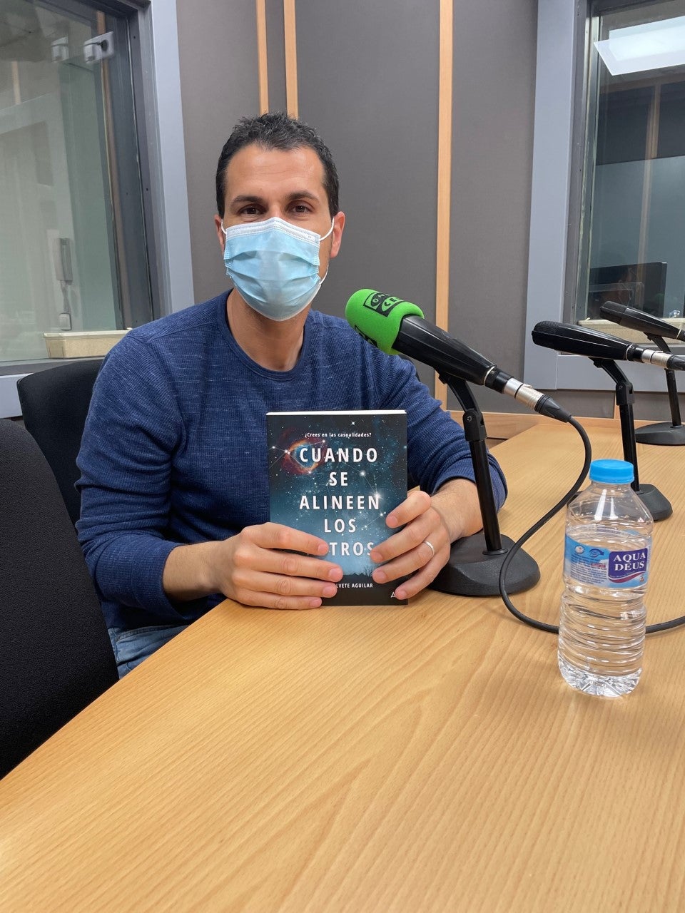 El profesor y escritor Álvaro Calvete, ante su quinta novela: "Cuando se alineen los astros" El profesor y escritor Álvaro Calvete, ante su quinta novela: "Cuando se alineen los astros"