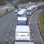 Colas kilométricas de camiones en Dover