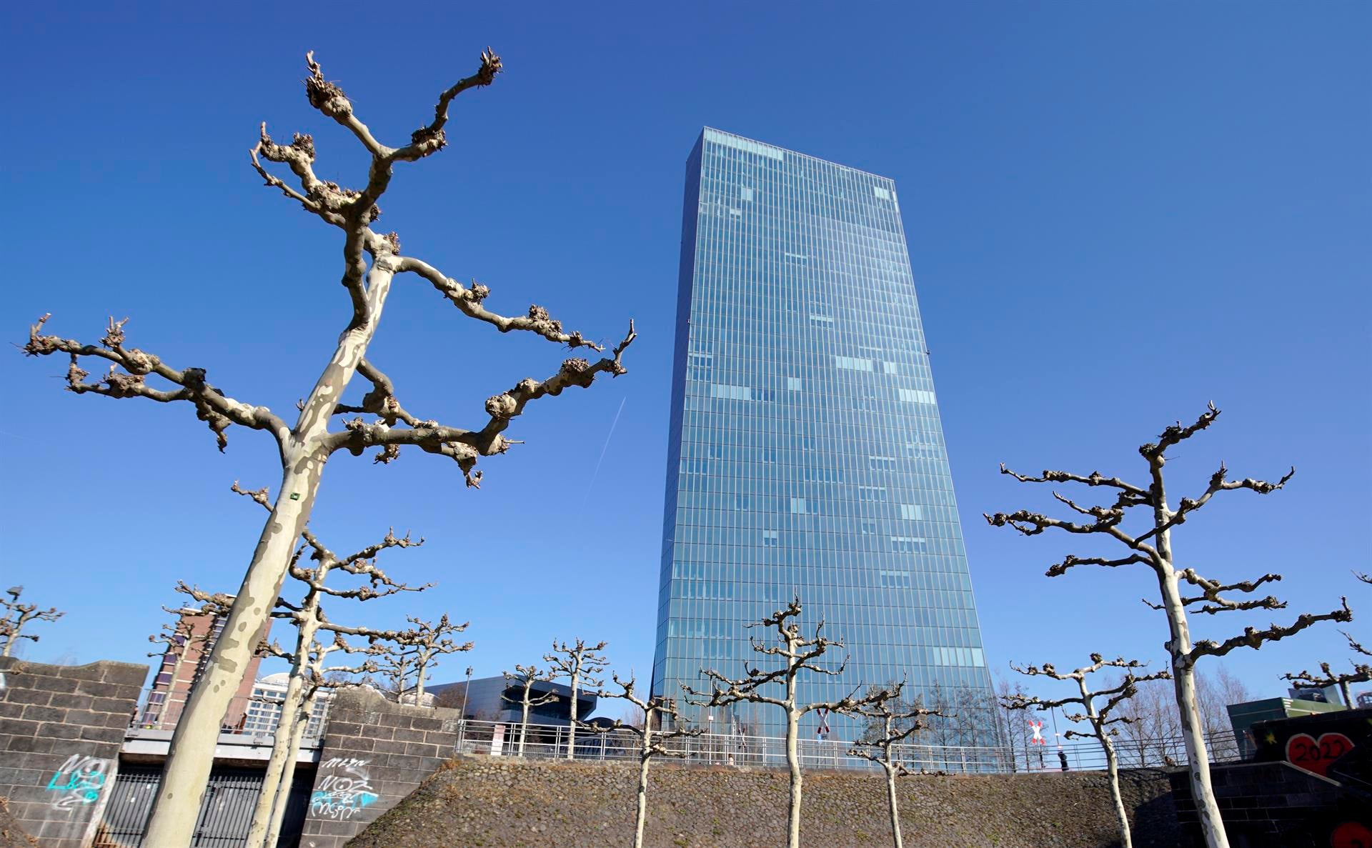 El BCE mantiene los tipos de interés y concluirá las compras de deuda en el tercer trimestre del año El BCE mantiene los tipos de interés y concluirá las compras de deuda en el tercer trimestre del año