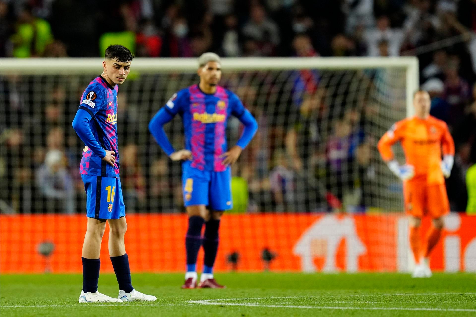 El Barça se despide de la Europa League en una noche para olvidar ante el Eintracht El Barça se despide de la Europa League en una noche para olvidar ante el Eintracht