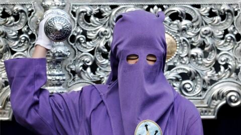 Un nazareno | Foto: EFE/ Andreu Dalmau