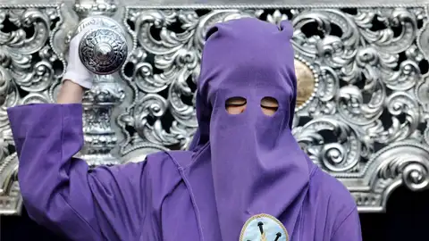 Un nazareno Un nazareno | Foto: EFE/ Andreu Dalmau