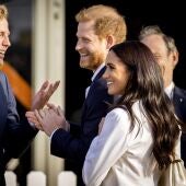 El Príncipe Harry y Meghan Markle visitan en Londres a la reina Isabel por primera vez en dos años