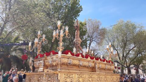 La nueva imagen de Cristo Resucitado procesiona por primera vez en Ciudad Real
