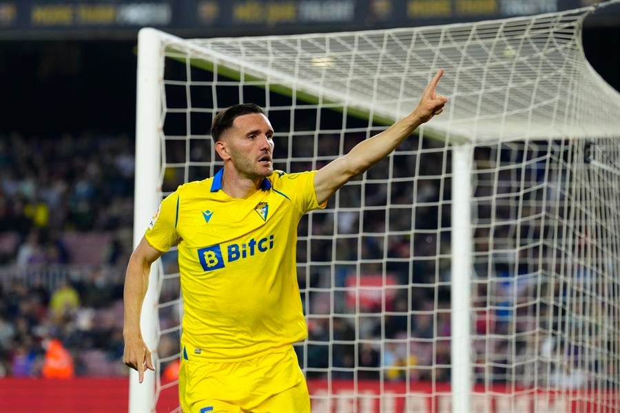 El Deportivo anuncia las renovaciones de Fernando Soriano y Manuel Pablo y Lucas Pérez vuelve al Cádiz El Deportivo anuncia las renovaciones de Fernando Soriano y Manuel Pablo y Lucas Pérez vuelve al Cádiz