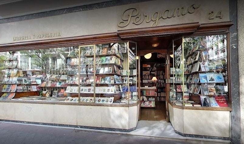 La Librería Pérgamo, salvada por un cliente el último día antes de su cierre La Librería Pérgamo, salvada por un cliente el último día antes de su cierre