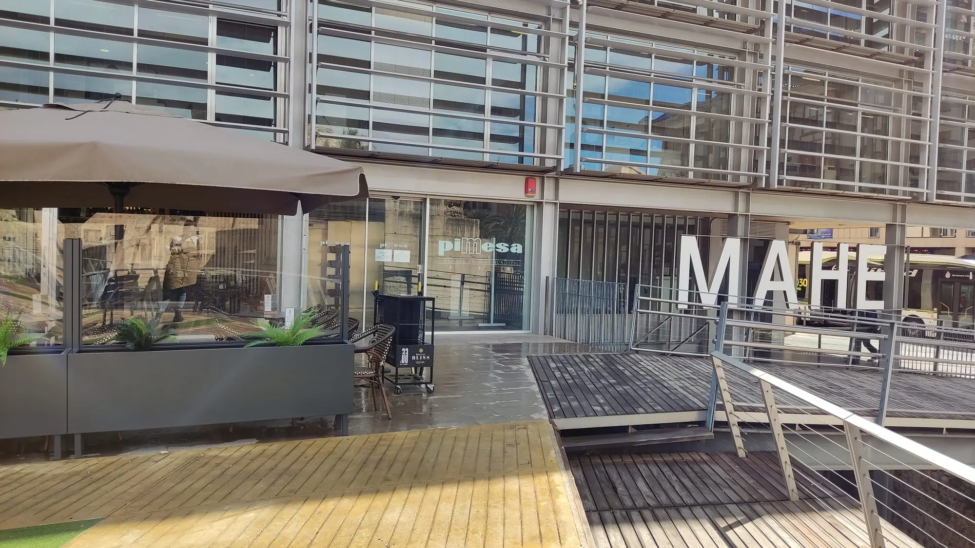 'El 33' abre sus puertas para ser uno de los nuevos locales de moda de Elche. HOSTELERÍA